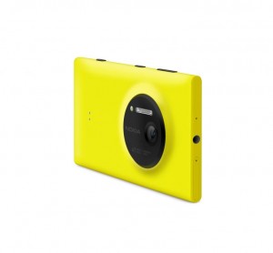 700-nokia_lumia_1020_back
