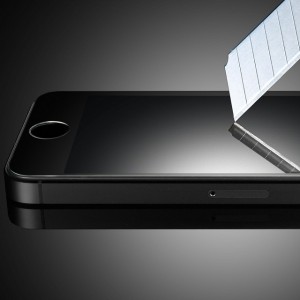 kak-nalkeit-plenku-na-iphone-14