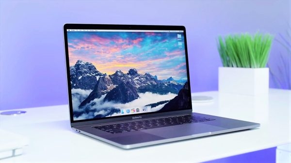 Apple переносит заказы на корпуса MacBook в Китай