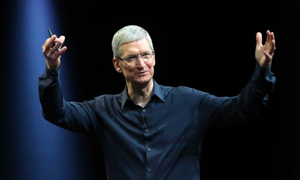 Капитализация Apple превысила 1 триллион долларов. Тим Кук поблагодарил сотрудников