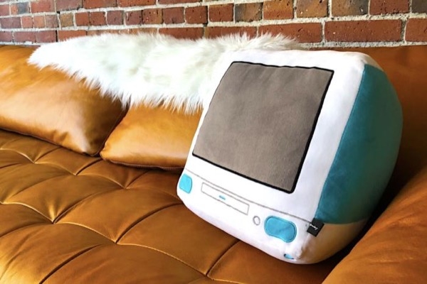 На Кикстартере появились подушки в виде устройств Apple